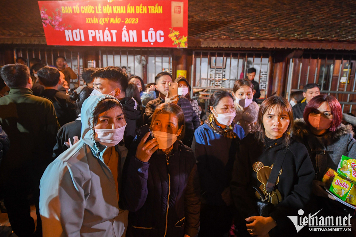 Canh phong toa tu xa trong dem khai an den Tran-Hinh-10