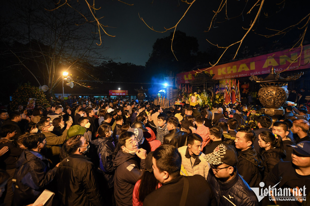 Canh phong toa tu xa trong dem khai an den Tran-Hinh-5