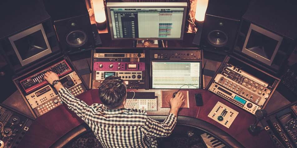 Ai tao nen doan nhac 'See tinh' cua Hoang Thuy Linh dang bung no o nhieu quoc gia?-Hinh-3