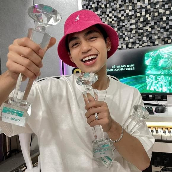 Man bieu dien thoi cap 3 cua MONO khien khan gia thich thu