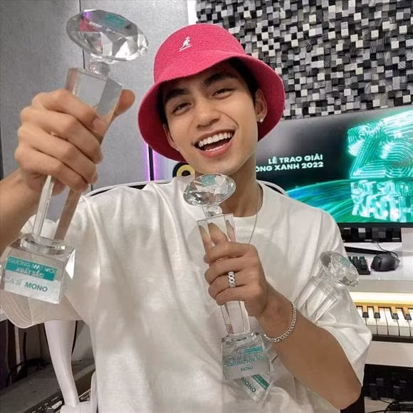 Man bieu dien thoi cap 3 cua MONO khien khan gia thich thu