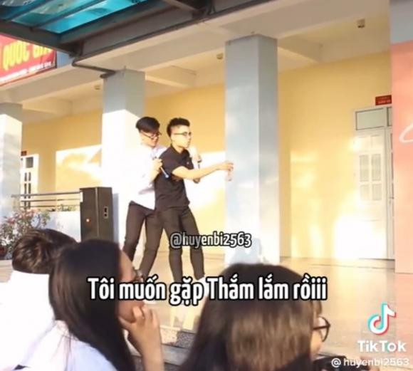 Man bieu dien thoi cap 3 cua MONO khien khan gia thich thu-Hinh-5