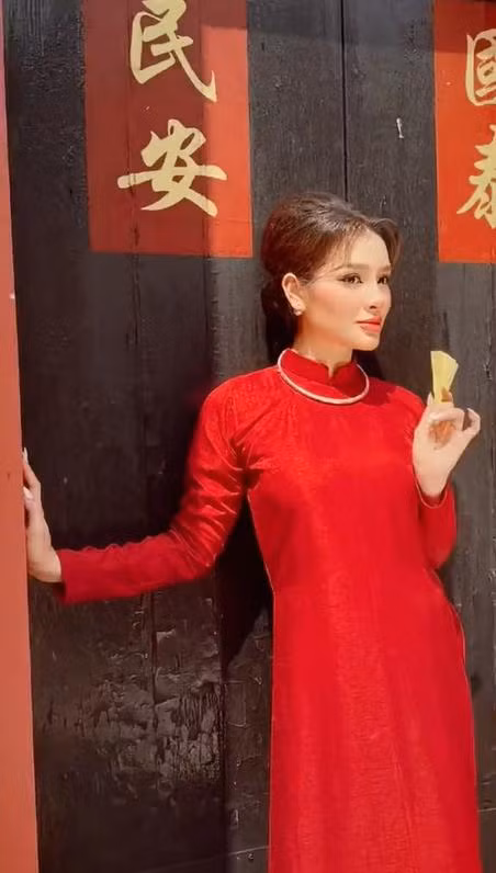 Ở tuổi 34 và đang mang thai lần 2 nhưng nữ ca sĩ vẫn vô cùng xinh đẹp và quyến rũ.