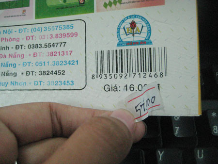 Thủ đoạn "biến hóa" giá sách của "cò".