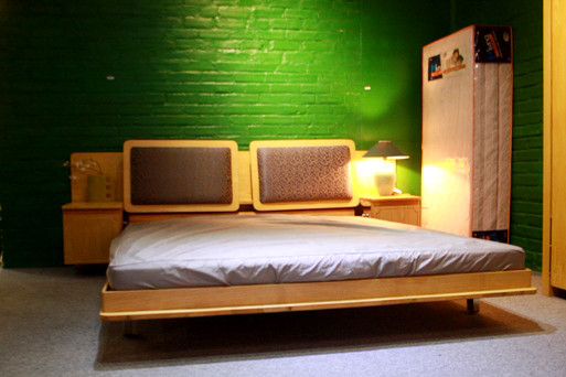 Một chiếc giường ngủ khá ấm cúng, hiện đại