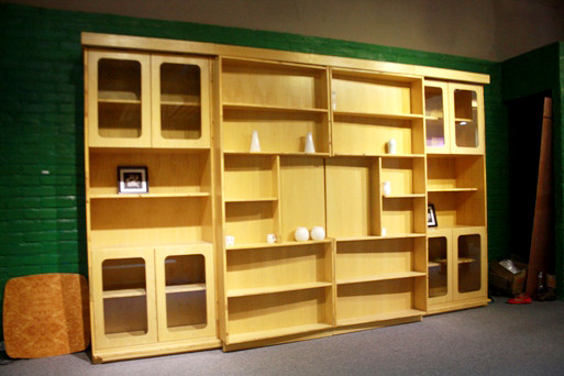 Đây là một chiếc tủ để đồ, có thể sử dụng để bày đồ trang trí, giá sách...