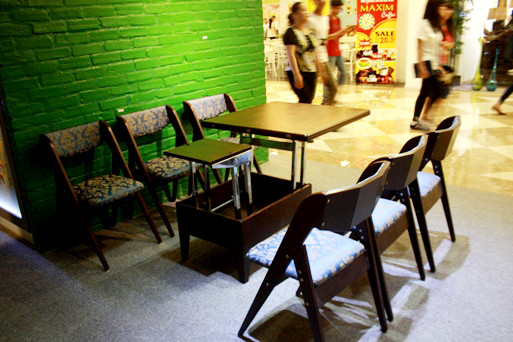 Nhưng cũng có thể biến thành bộ bàn ăn dành cho 4 người