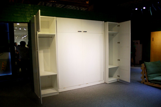 Thoạt nhìn, ai cũng nghĩ chiếc tủ này đơn thuần chỉ để đựng quần áo