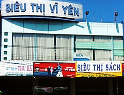 Siêu thị Vĩ Yên buộc nữ sinh đeo bảng “Tôi là người ăn trộm”.