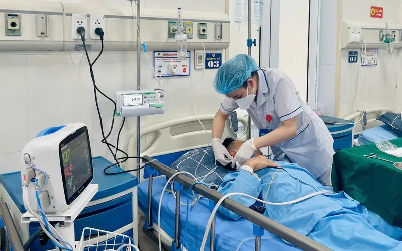 Cuu song nguoi dan ong bi hen phe quan ac tinh nguy kich