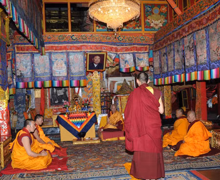 Ngoài ra, nơi đây còn có Jamba Buddha - nhục thân của Đức Ban Thiền thứ 10.