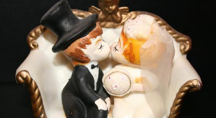 9. "Ðể hạnh phúc, hôn nhân đòi hỏi một sự trao đổi mồ hôi liên tục".