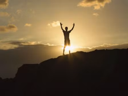 8. "Ta chỉ làm tốt khi tự ta làm lấy".