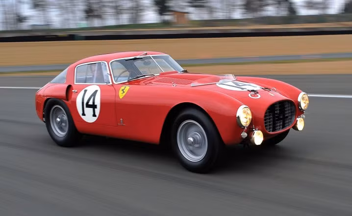 Ferrari 375MM Berlinetta Competizione 1953 được bán với giá 12,812 triệu USD trong buổi bán đấu giá xe cổ cao cấp ở Italy. Đây là một trong 3 chiếc xe đua Ferrari tham gia giải Le Mans 24 Hour năm 1953 và cũng là chiếc xe đã tham gia các giải 12 Hours of Pescara và Carrera Panamericana cũng vào năm 1953.