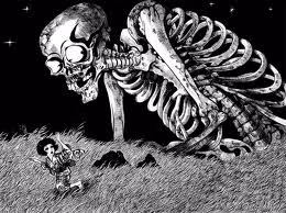 Vào ban đêm, Gashadokuro thường đi lang thang khắp nơi và nghiến răng tạo nên âm thanh "gachi gachi".