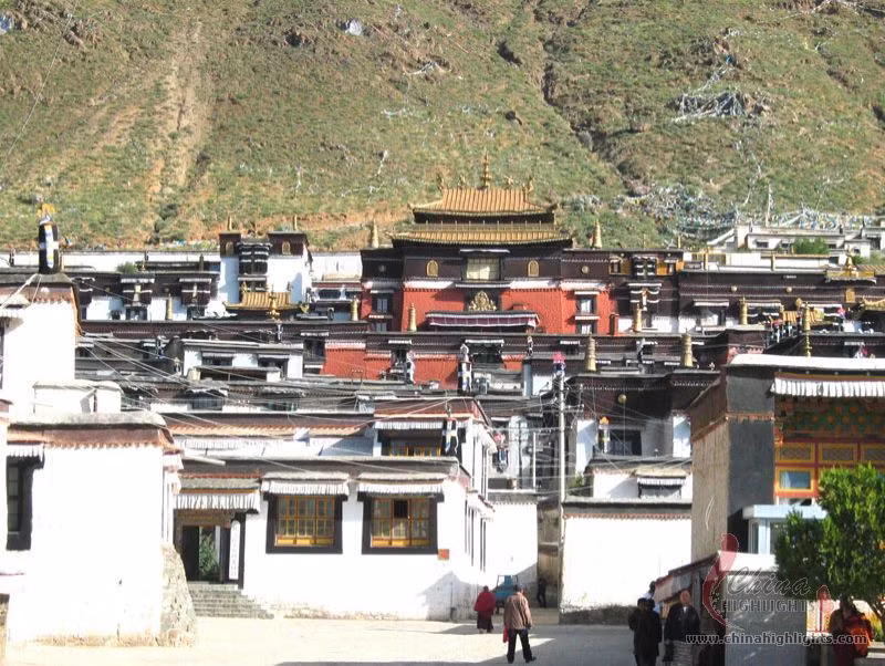 Tu viện Tashilhunpo là một trong 6 tu viện nổi tiếng nhất thuộc hệ phái Gelug của Phật giáo Tây Tạng.