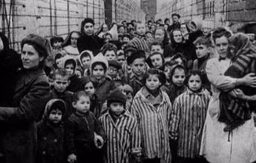 Phát xít Đức có nhiều trại tập trung khác nhau như: trại quá cảnh, trại tù binh chiến tranh, và trại giam của cảnh sát. Trong đó có 6 trại tập trung là nơi giết hại phần lớn nạn nhân đều nằm ở Ba Lan bao gồm: Treblinka, Sobibor, Belzec, Chelmno, Auschwitz/Birkenau và Majdanek. Hai trại tập trung cuối cùng đồng thời là trại lao động dành cho nô lệ.