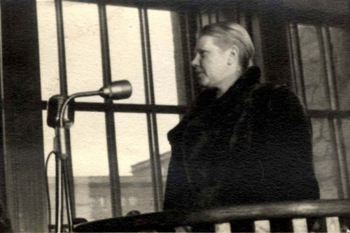 Alice Orlowski là một giám thị làm việc tại trại tập trung của của Đức Quốc xã. Trong thời gian ở trại tập trung Majdanek, ả được đánh giá là một trong những giám thị tàn ác nhất. Ả thường đánh đập, tra tấn tù nhân mà mình không vừa mắt rồi đem họ đi hành hình. Không những vậy, nữ đồ tể này còn giết cả trẻ con. Khi Chiến tranh thế giới 2 gần bước vào hồi kết, nữ đồ tể Alice có sự thay đổi kỳ lạ.