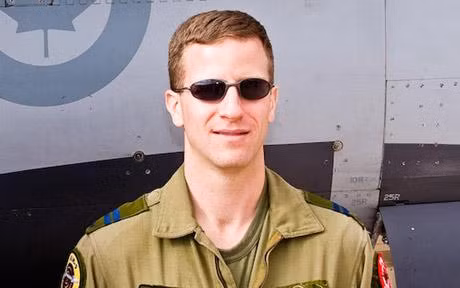 Trong khi thực hiện một kĩ năng lái máy bay tầm thấp, Đại úy Brian đã không thao tác, điều khiển máy bay thành công khiến chiếc CF-18 lao thẳng xuống đất và phát nổ. Mặc dù đã kịp mở dù để tiếp đất nhưng Đại úy Brian lại rơi vào đúng nơi đám cháy đang bốc lên. Tuy nhiên, vết thương của viên phi công này gặp phải không quá nghiêm trọng.