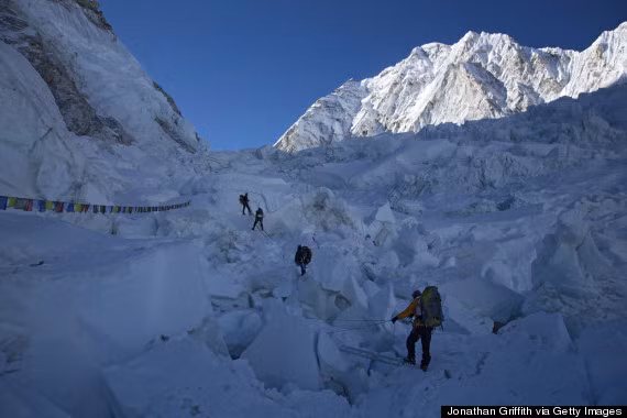 Đỉnh Everest vốn là địa danh vô cùng nổi tiếng đối với khách du lịch. Chính phủ Nepal đang có dự án khai thác thêm khoảng 3.000 điểm leo núi khác trên ngọn núi huyền thoại này.Với kế hoạch này, Everest hứa hẹn sẽ tiếp tục trở thành điểm đến hút khách du lịch thời gian tới.