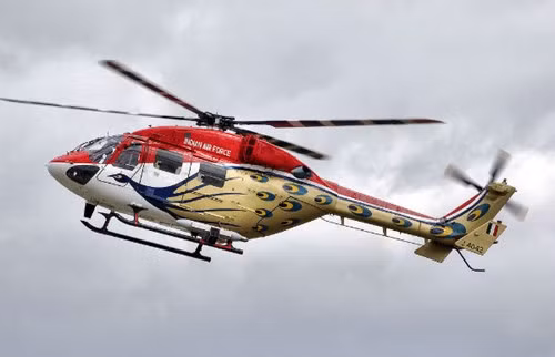 Vụ mới nhất xảy ra vào ngày 25/7 khi một trực thăng HAL Dhruv của Không quân Ấn Độ (IAF) rơi ở miền Bắc khiến 7 binh sĩ thiệt mạng. PTI dẫn nguồn tin từ Không quân Ấn Độ cho biết, trong lúc thực hiện chuyến bay tới Allahabad, chiếc trực thăng HAL Dhruv đã đâm xuống Manipurwa thuộc khu vực Ataria, gần Sitapur, bang Uttar Pradesh. Trực thăng này cất cánh vào lúc 15h53 từ Bareilly và đã gặp nạn lúc 16h57 ngày 25/7. Trên trực thăng có 2 phi công và 5 sĩ quan.