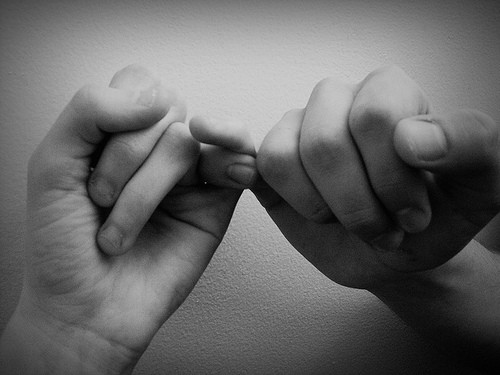 7. "Cách tốt nhất để giữ lời là không bao giờ hứa".