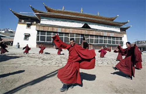 Đặc biệt, Lạt Ma Tây Tạng còn có khả năng nhìn thấy những suy nghĩ trong đầu đối phương phát ra là tốt hay xấu.