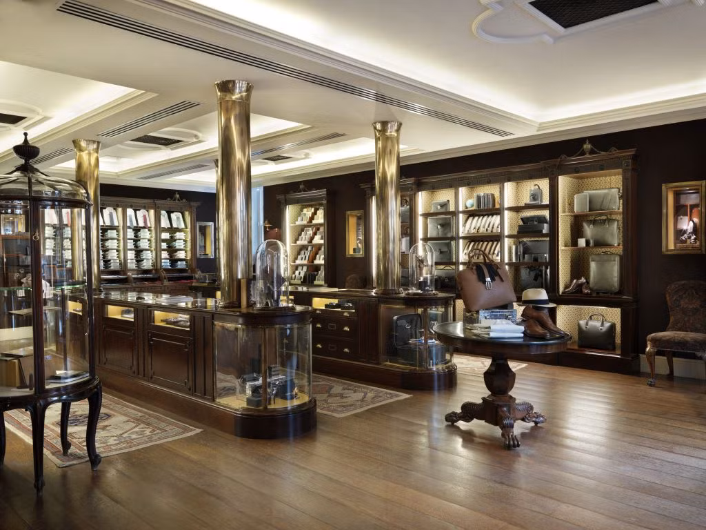 Bourdon House cũng có mặt ở nhiều quốc gia khác. Đặc biệt, mỗi cửa hàng còn có thêm một spa nam, quán cắt tóc mang phong cách cổ điển và có cả nơi thưởng thức trà trong khi chờ thanh toán.