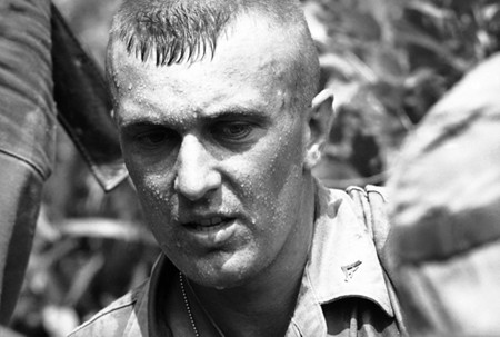 Gương mặt ướt đẫm mồ hôi của binh sĩ Mỹ do thời tiết nắng nóng ở Đà Nẵng ngày 29/4/1965.