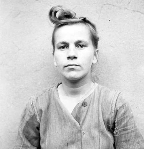 Một trong những tội ác kinh hoàng mà ả đã gây ra đó là dùng rìu chặt nhỏ tù nhân. Khi phát xít Đức bại trận, Dorothea bị bắt và hành hình vào tháng 2/1947