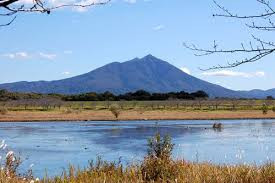 Khi Daidarabotchi đặt Tsukuba xuống mặt đất, đỉnh của ngọn núi này bị biến dạng, chia làm đôi. Đây là lời giải thích tại sao núi Tsukuba có hình dáng đặc biệt với hai đỉnh: Nyotai-san 877m và Nantai-san 871m.