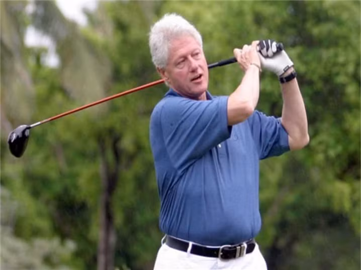 Trong 2 nhiệm kỳ tổng thống Mỹ, Tổng thống Bill Clinton đã có 152 ngày nghỉ. Điểm đến yêu thích của ông là Martha Vineyard và Hamptons. Gia đình Tổng thống Clinton thích nghỉ dưỡng ở những địa điểm gần biển vì những nơi này có thể tránh con mắt để ý của mọi người.