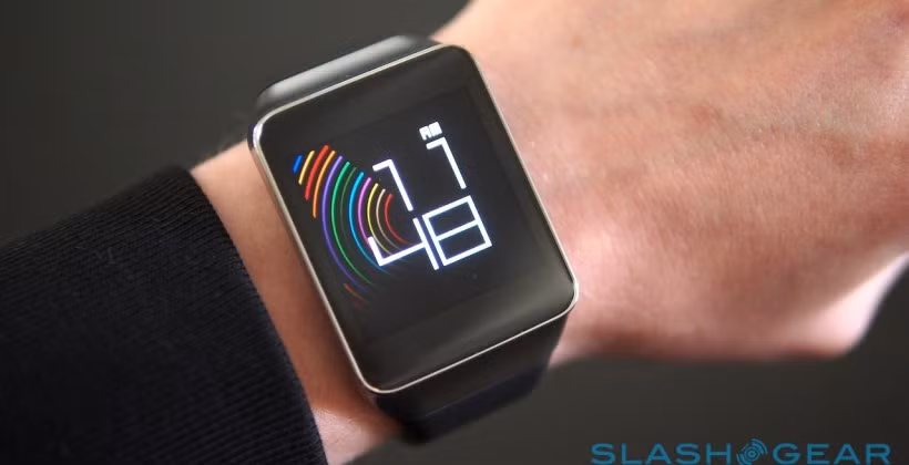 Để sở hữu chiếc smartwatch ấn tượng này, khách hàng sẽ bỏ ra hơn 4 triệu đồng.