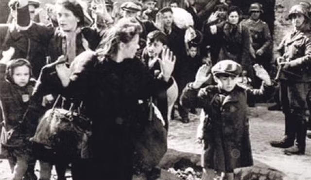Trong suốt thời gian thực hiện vụ diệt chủng Holocaust kinh hoàng, phát xít Đức đã trở thành một nhà nước diệt chủng, một chính phủ đàn áp, cố gắng xóa sổ người Do Thái khỏi thế giới.