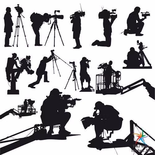 Về nghề nghiệp: Những người sinh ngày 27/7 thường khá hợp với công việc trong lĩnh vực phim ảnh, hội họa và kinh doanh. Bạn cũng có tố chất trở thành một chính khách, chuyên gia nghiên cứu.