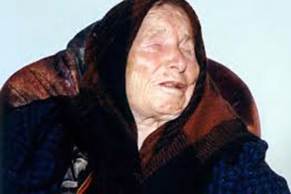 Nhà tiên tri mù nổi tiếng thế giới người Hungary, bà Vanga đã tiên đoán, 2014 là năm mà phần lớn loài người sẽ mắc bệnh ung thư da và các loại bệnh khác liên quan đến da do hậu quả của chiến tranh hóa học.