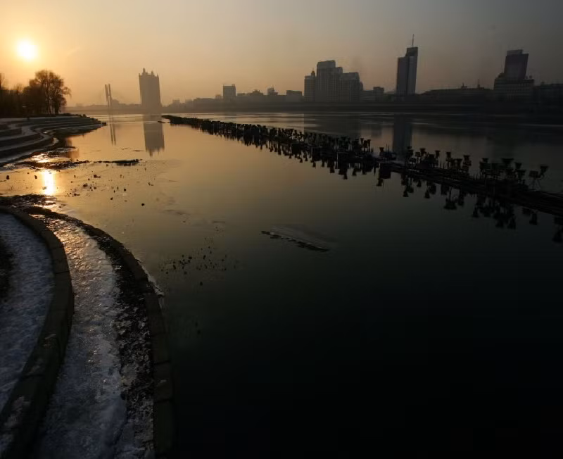 Nổ nhà máy hóa học Jilin, Trung Quốc ngày 13/11/2005 cũng nằm trong danh sách thảm họa này. Khi đó, một lượng lớn khí độc benzen với độ loang dài tới 80 km đã lan tới thành phố đông bắc Harbin theo dòng sông Songhua. Thảm kịch này đã khiến 6 người chết, 70 người bị thương. Tất cả hệ thống cung cấp nước của Harbin lúc đó với hơn 3 triệu dân sử dụng đã bị ngừng trệ trong một thời gian.