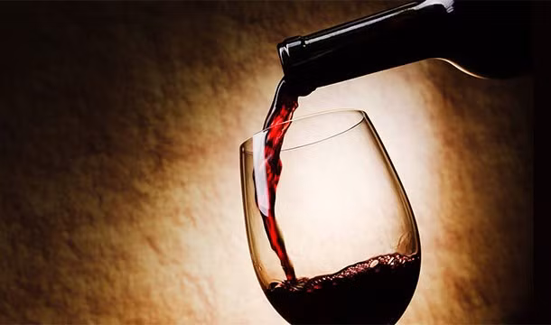 2. Cuộc sống của trẻ em Sparta không hề dễ dàng. Ngay từ nhỏ, trẻ sơ sinh đã phải tắm trong rượu vang thay vì nước để có thể mạnh mẽ ngay từ tấm bé.