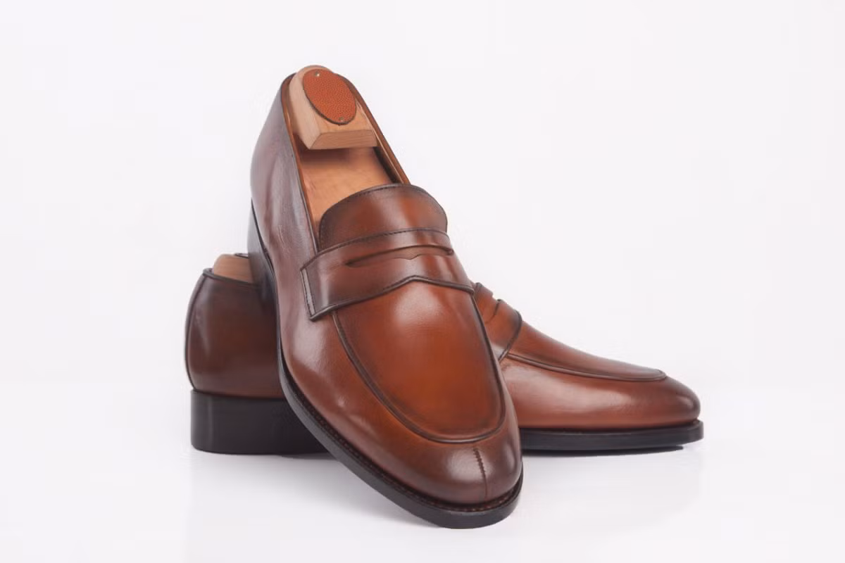 Thương hiệu giày uy tín Ed Et Al của Singapore là sự lựa chọn hoàn hảo của các quý ông. Mỗi đôi giày có giá khoảng 240 USD.