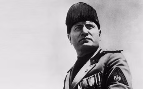 Mussolini cũng bị đuổi học do bắt nạt bạn bè và thách thức giới chức trách nhà trường.