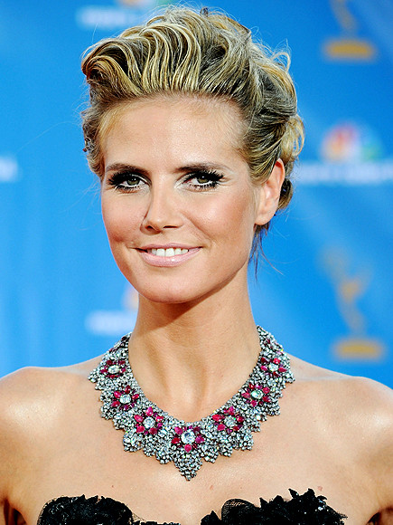 Siêu mẫu Heidi Klum không chỉ khiến mọi người ghen tị trước vóc dáng và vẻ đẹp rạng ngời, mà còn khiến công chúng "choáng" về độ giàu có khi sở hữu chiếc vòng cổ trị giá 3 triệu đô la của hãng Lorraine Schwartz.