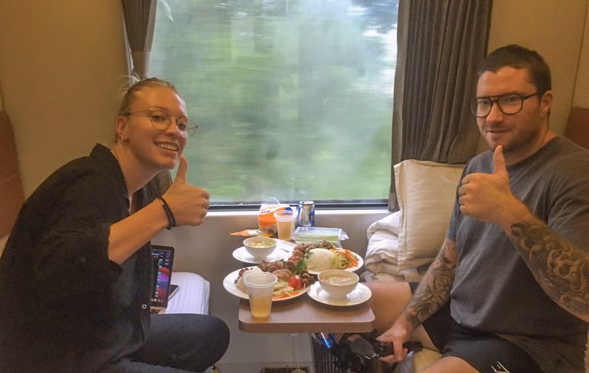 Du khach thich du lich bang tau hoa vi duoc ngam canh-Hinh-3