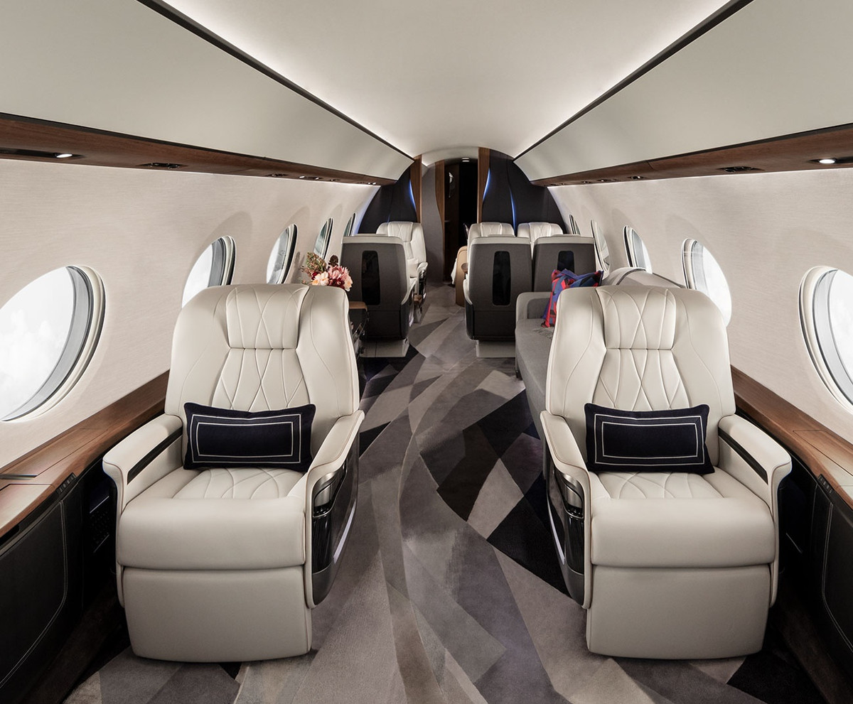 G700 là chuyên cơ đầu bảng đời mới nhất của Gulfstream, có chiều dài cabin hơn 17 m với khả năng bay gần 14.000 km. G700 có thể bay thẳng từ New York đến Tokyo trong khoảng 12 tiếng. Ảnh: Gulfstream Aerospace.