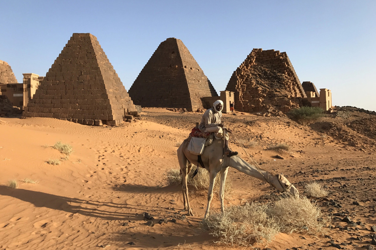 Sudan có nhiều kim tự tháp cổ đại hơn Ai Cập: Sudan, láng giềng ở phía nam Ai Cập, mới là đất nước sở hữu nhiều kim tự tháp nhất thế giới. Có 200-255 kim tự tháp được xây dựng ở Sudan, trong khi Ai Cập chỉ sở hữu 138 kim tự tháp. Công trình kiến trúc này ở Sudan do người Kushite thuộc vương quốc Kush xây dựng. Đây là nền văn minh cổ đại thống trị khu vực dọc theo sông Nile từ năm 1070 trước Công nguyên đến năm 350. Ảnh: Corinthia Hotels.