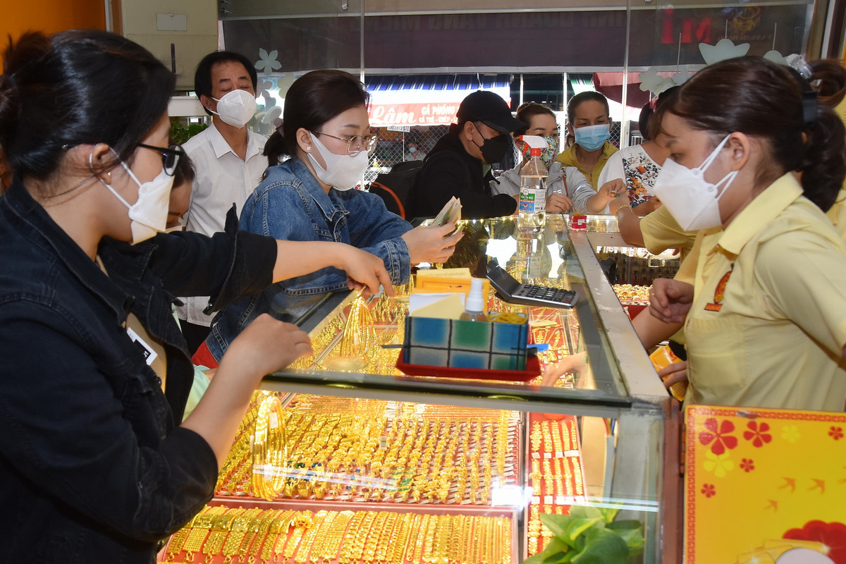 Giá vàng hôm nay 23/7: Tăng tiếp vì nhu cầu trú ẩn vốn vào kim loại tăng Gia vang hom nay 23/7: Tang tiep vi nhu cau tru an von vao kim loai tang