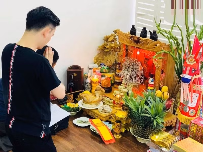 Sang ra cu khan cau nay de danh thuc Than Tai, trua loc ao ve