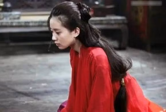  Từ thời nhà Tống, giai cấp thống trị thường cai trị thiên hạ bằng những ràng buộc về đạo đức, trong trường hợp này, trinh tiết và danh dự của phụ nữ là vô cùng quan trọng, nếu để mất sẽ bị trừng phạt rất nặng.