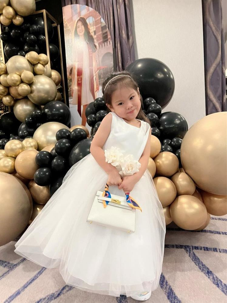 goài các kiểu đầm công chúa...