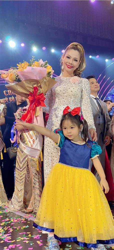 hóc tỳ có khi hóa thân thành nàng bạch tuyết duyên dáng.