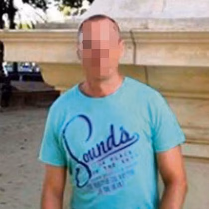 Nguoi dan ba goa dau don sap bay tinh-Hinh-2